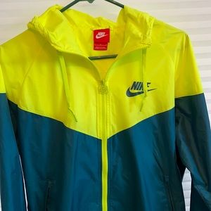 Nike women’s wind runner jacket
